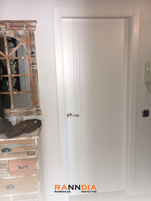 Puerta de interior modelo 13 en Armarios Vélez-Málaga