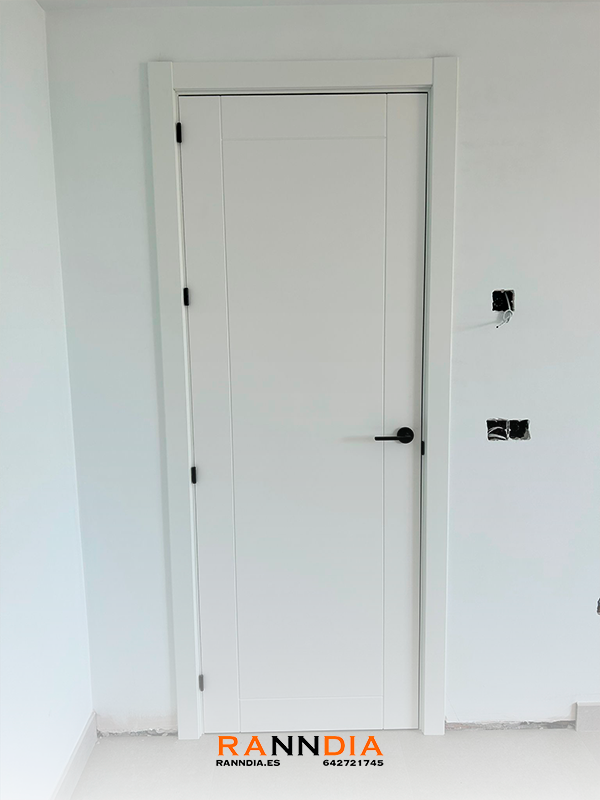 Puerta de interior modelo 8 en Armarios Vélez-Málaga