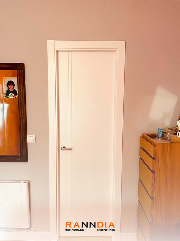 Puerta de interior modelo 9 en Armarios Vélez-Málaga